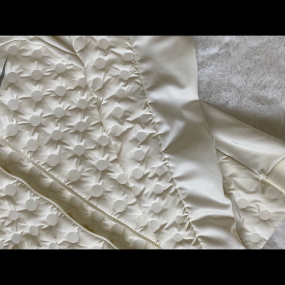 Nike Aeroloft Running Jacket - Picture 3 of 7